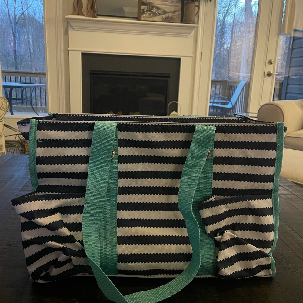 GUC thirty one, zip top utility bag